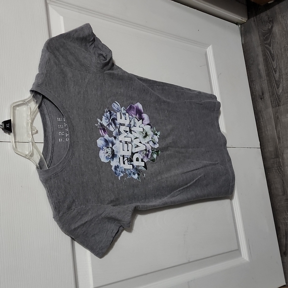 Juniors graphic tee